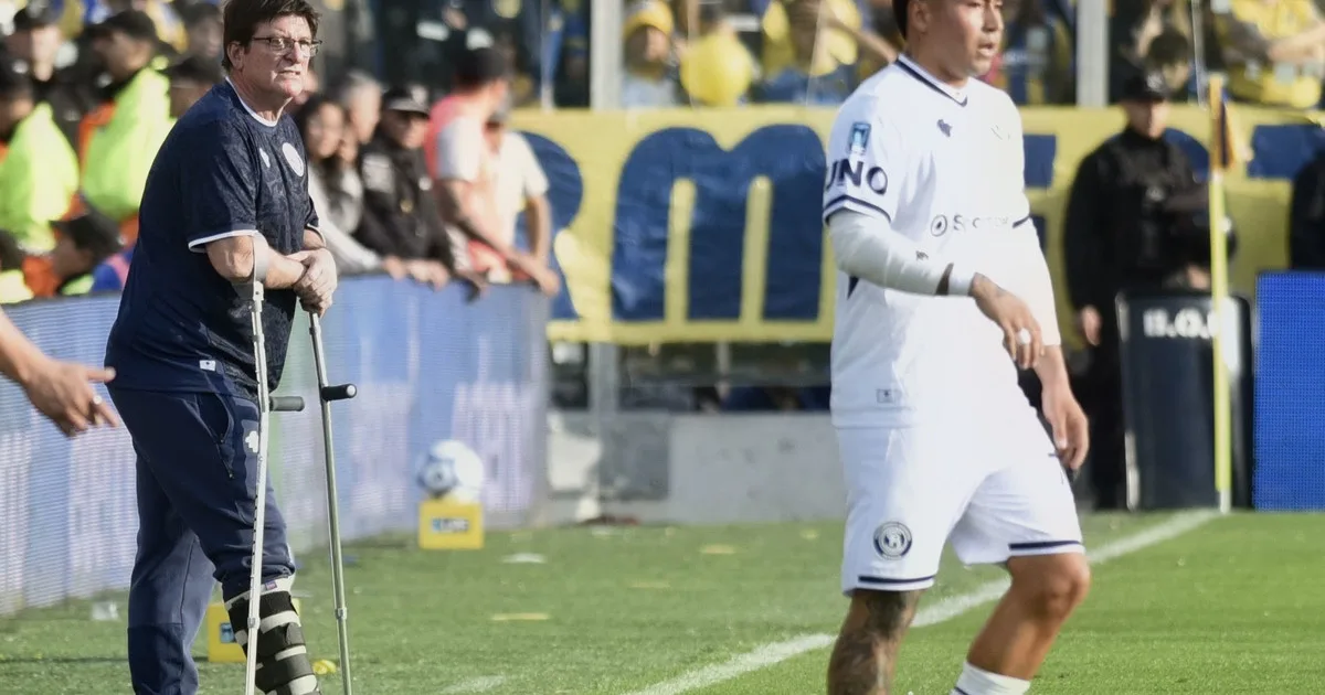 Alfredo Berti tras la abultada derrota ante Rosario Central: "Seguimos con la aspiración de lograr el campeonato"