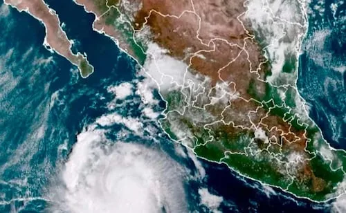 Tormenta tropical Karina se fortalece en el océano Pacífico; podría convertirse en huracán