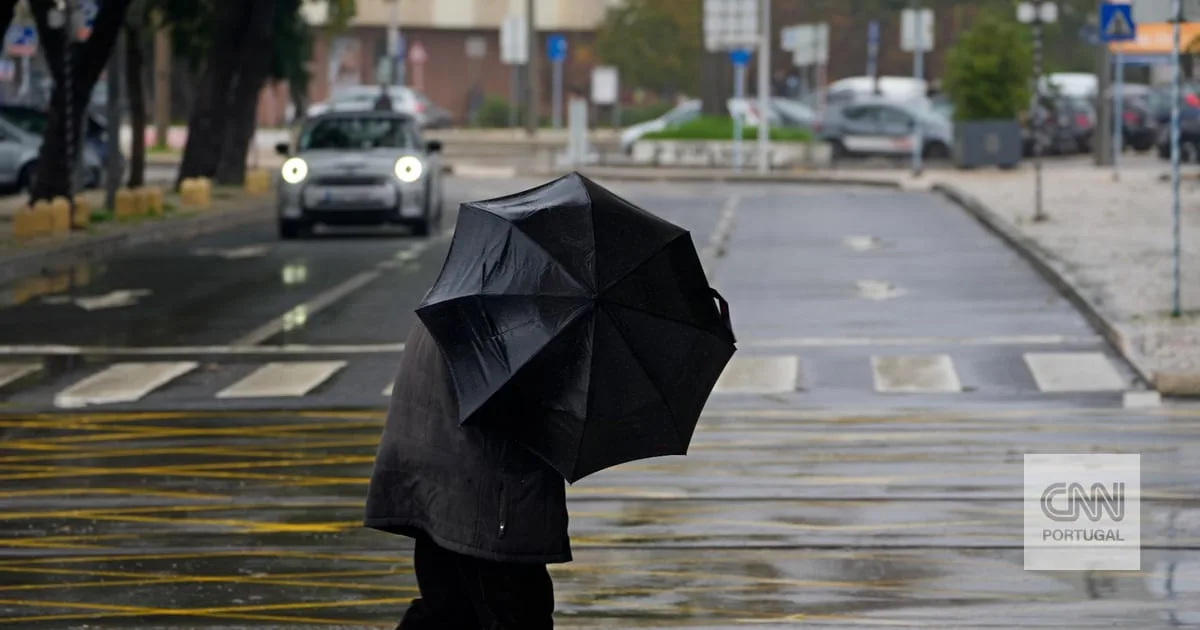 Chuva e trovoada. Prepare-se: há 11 distritos sob aviso amarelo