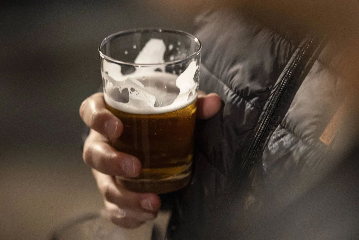 Estudo com camundongos aponta que se abster de álcool pode elevar risco de posterior consumo compulsivo