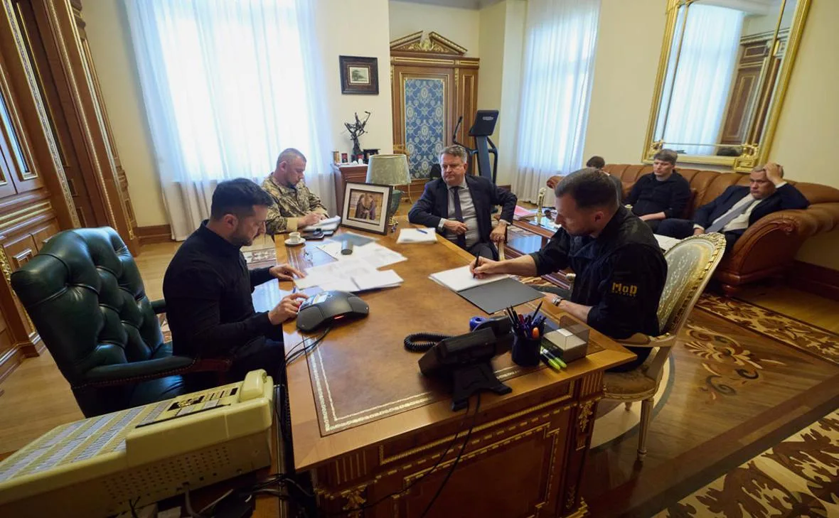 Макрон пообещал Киеву новые поставки ракет для ПВО