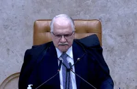 Flávio fala do dia a dia, e Lula, de terras raras, critica vice do PT