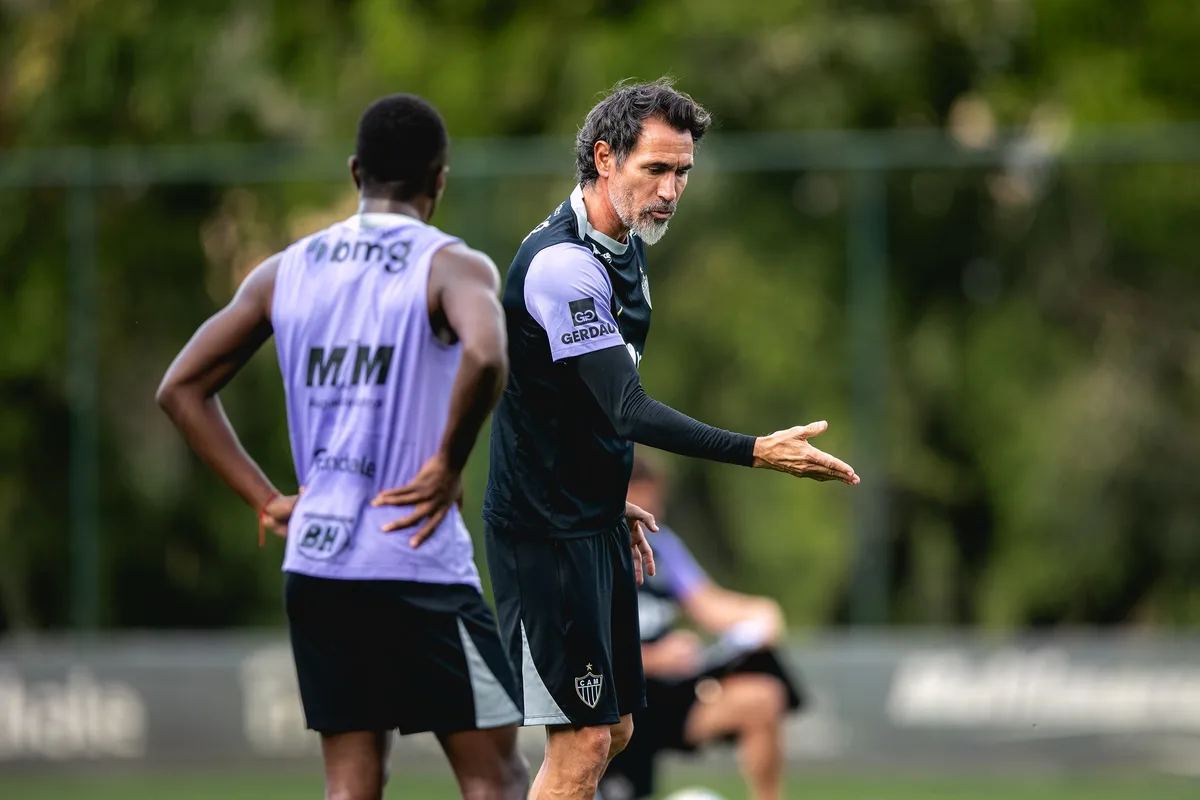 Escalação do Atlético-MG: com mais um zagueiro, Domínguez leva dúvidas contra o Fluminense