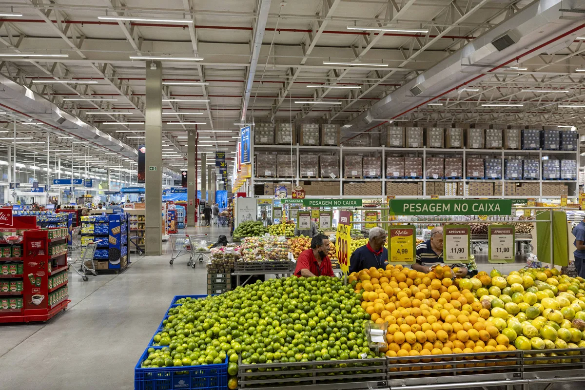 Infla��o e renda precisam se equilibrar para consumo no pa�s melhorar, opina leitor