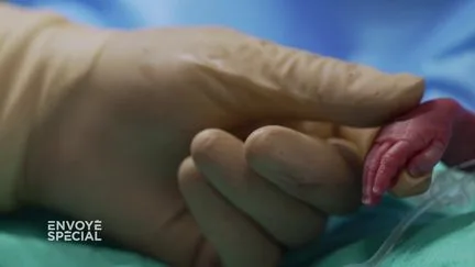 "On lui donne toutes les armes pour y arriver" : en France, un enfant sur quinze naît prématuré, "entre deux tiers et trois quarts survivront"