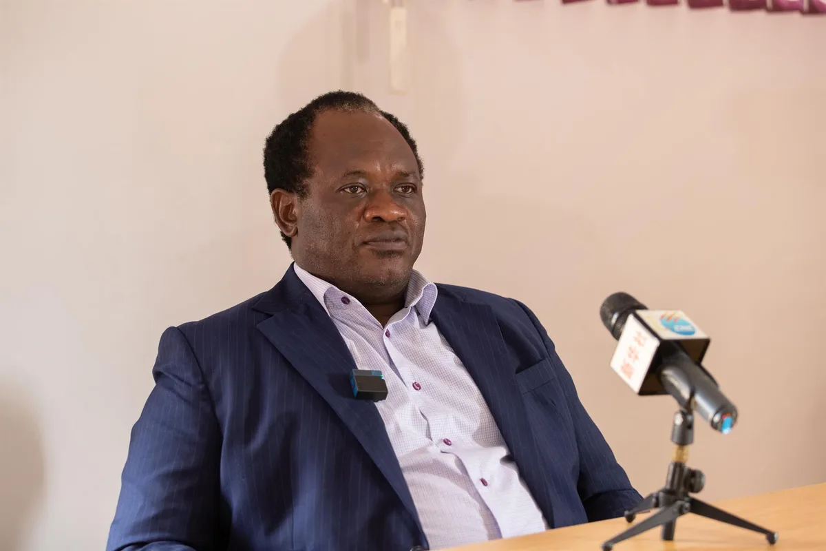 La Fiscalía de Zambia imputa por traición al líder opositor Brian Mundubile