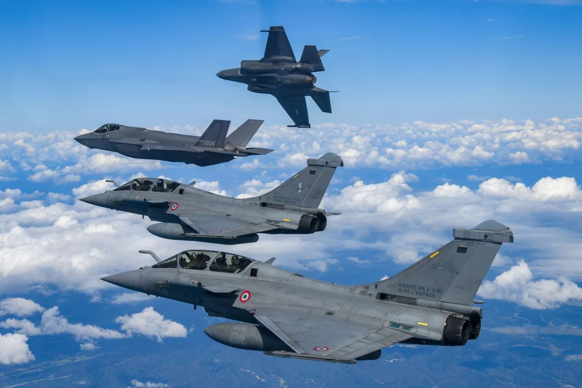韓 F-35A·프랑스 라팔 3년 만에 함께 떴다…연합공중훈련 실시