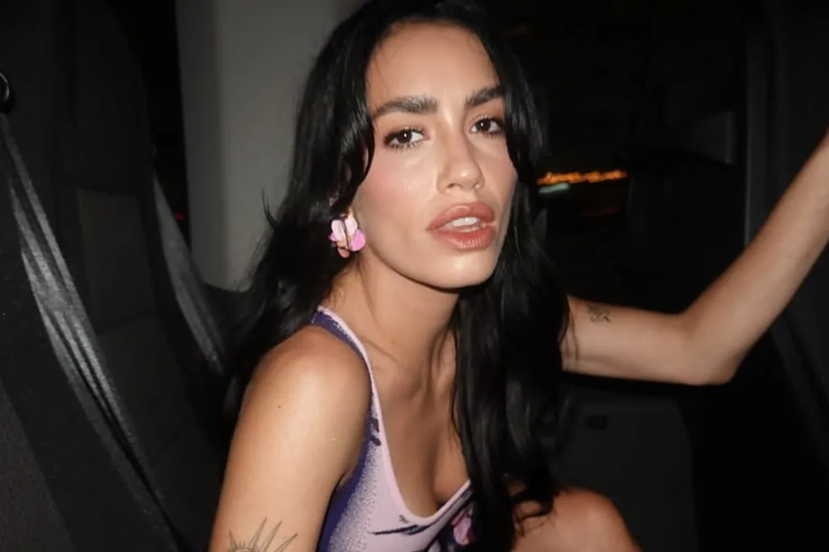 El look de Lali Espósito para el festejo de su cumpleaños en Brasil: tacos, lentejuelas y un vestido que dio que hablar