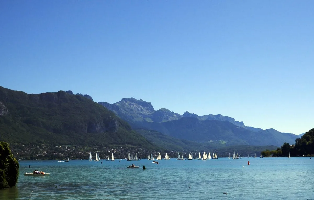 Tuerie de Chevaline : L’arme repêchée dans le lac d’Annecy pourrait-elle enfin faire avancer l’enquête ?