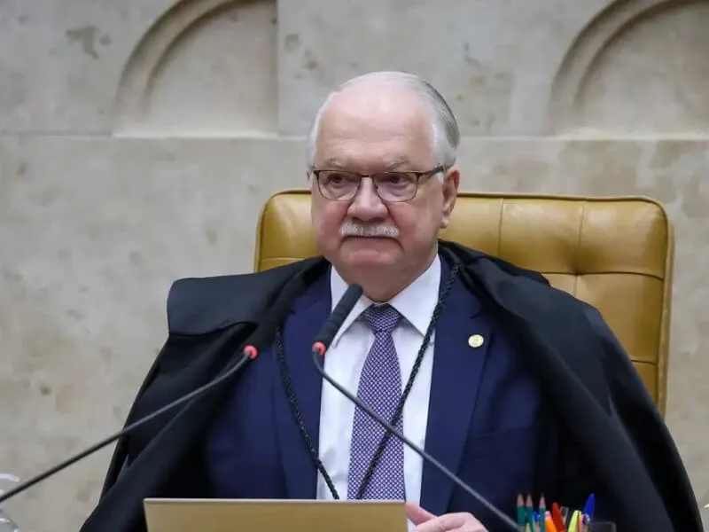 Fachin dá 24 horas para PF explicar custódia do celular de Vorcaro