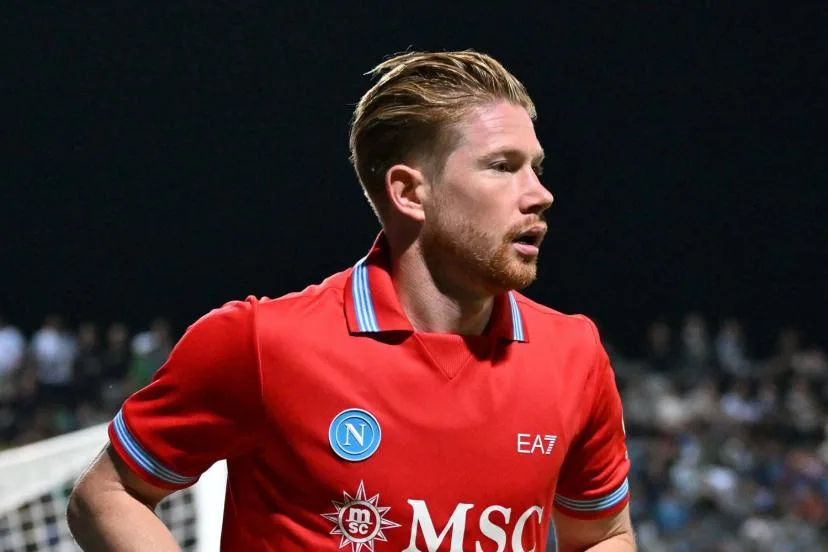 Porté par la paire De Bruyne-Vergara, le Napoli surprend le Genoa en fin de match pour la première d'Allegri