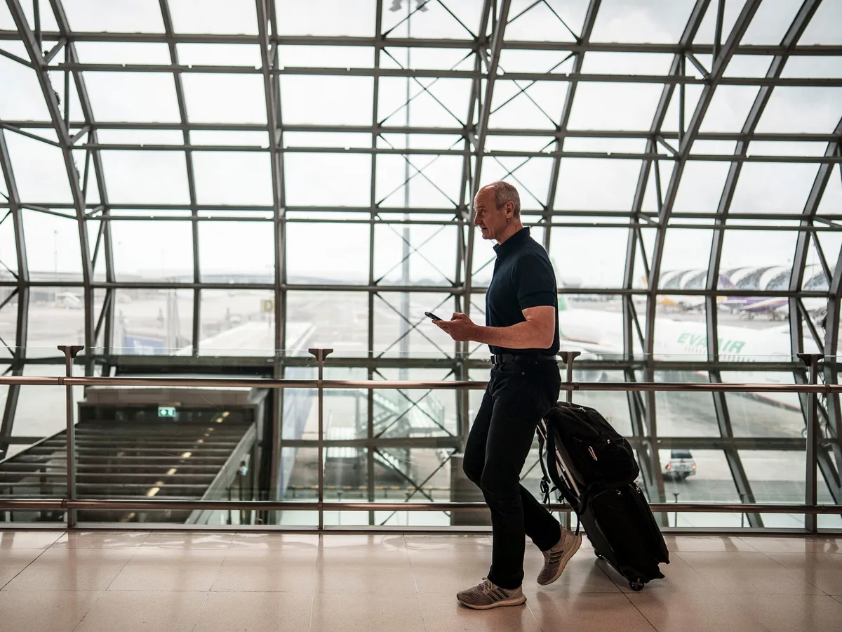 Siemens CEO Roland Busch has 7 strategies for getting things done — including 2-letter emails