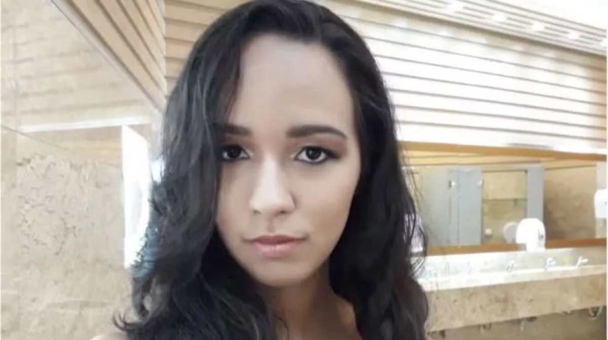 Encontraron muerta a una joven empresaria en su casa y por el crimen detuvieron a su marido