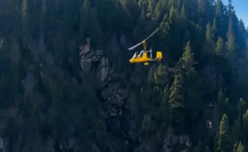 VIDEO: Un helicóptero choca contra cables de un teleférico en Italia; hay 2 personas muertas