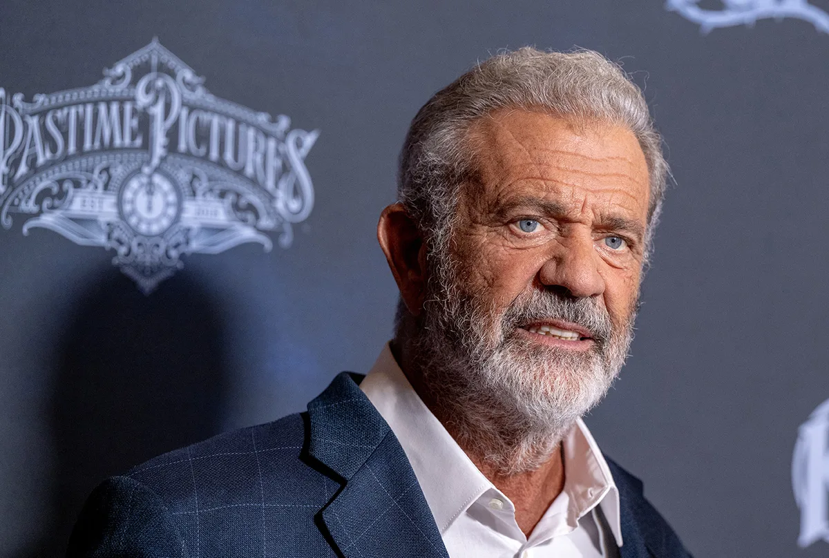 Mel Gibson Apologizes For “Thoughtless Idiocy” After Seemingly Mocking ASL Interpreter At Fan Event