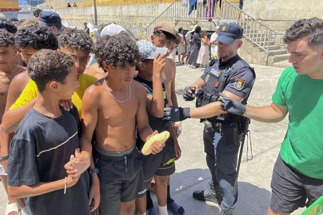 Más de 220 inmigrantes regresan voluntariamente cada día a Marruecos desde Ceuta