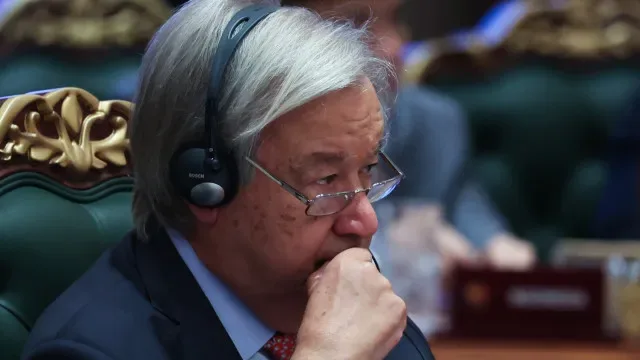Guterres diz que mundo "precisa de paz" perante líderes da Rússia e Irão