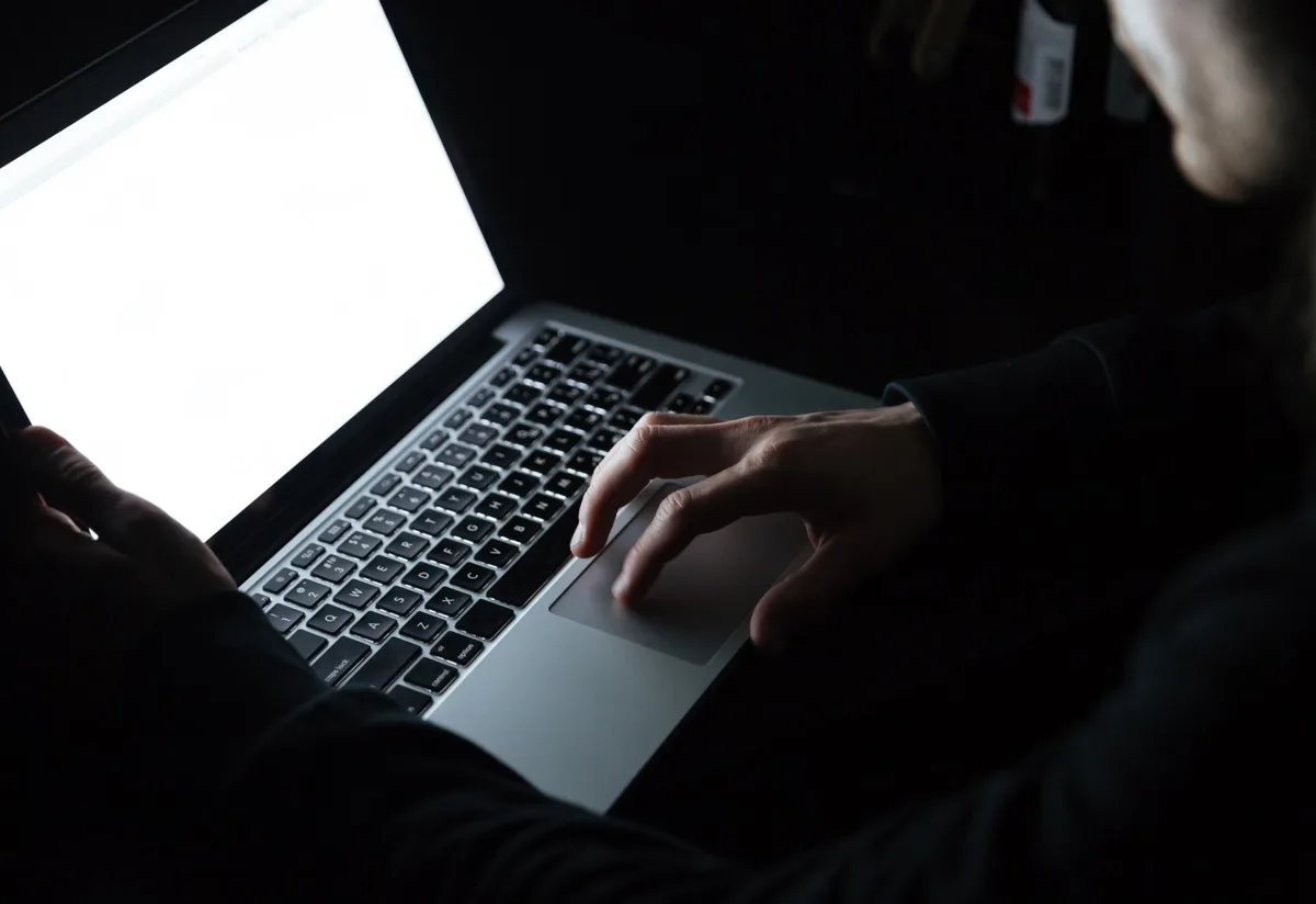 Homem é preso suspeito de aliciar crianças em jogos online em Governador Valadares