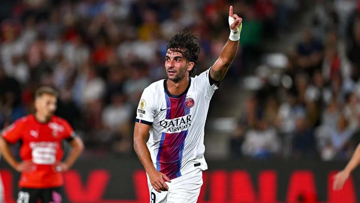 Dupla campeã mundial resolve problema pontual e tira PSG do buraco em estreia na Ligue 1