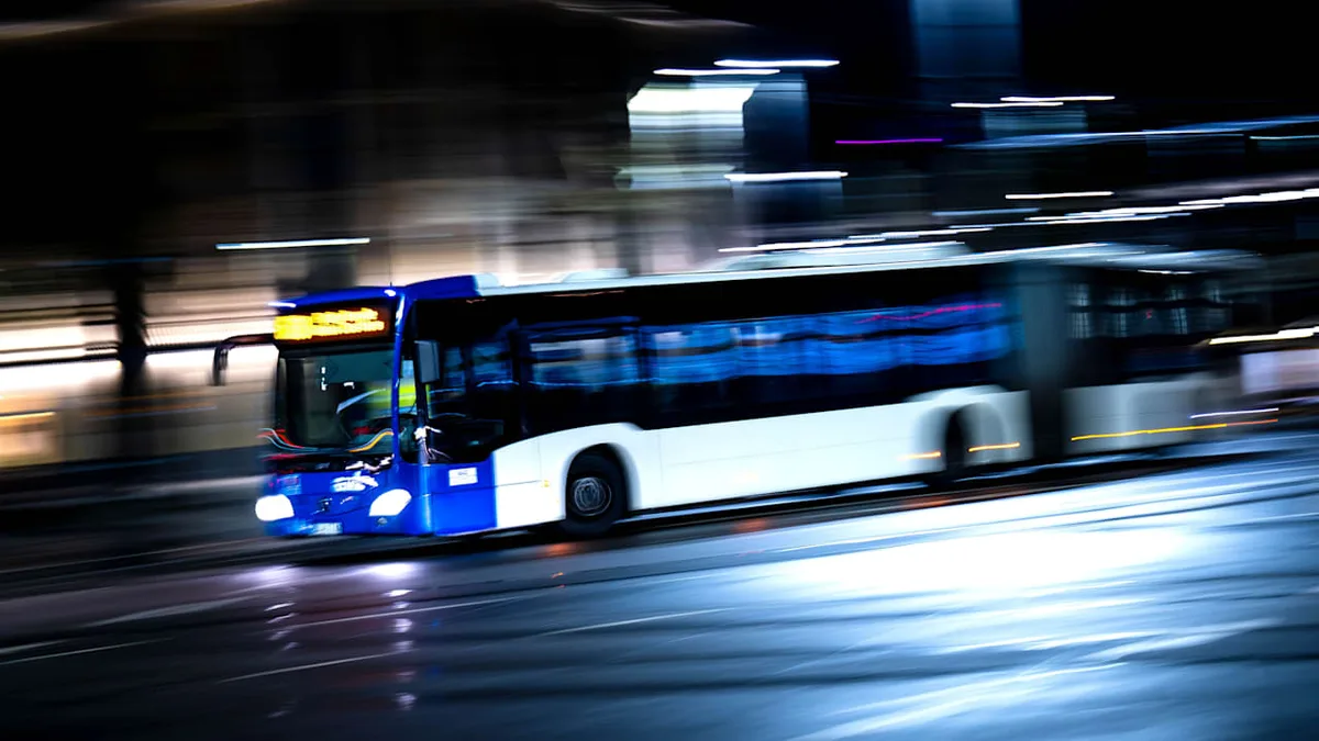 Schon wieder! - 18-Jähriger kapert Bus und fährt mit Fahrgästen los