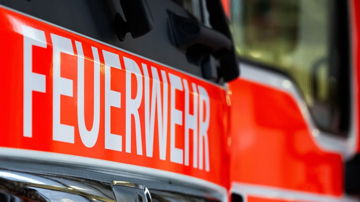 Feuerwehreinsatz: Brand in Garagenkomplex in Havelberg