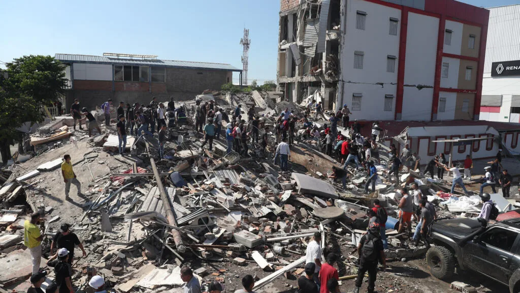 Colômbia busca sobreviventes um dia após terremoto devastador