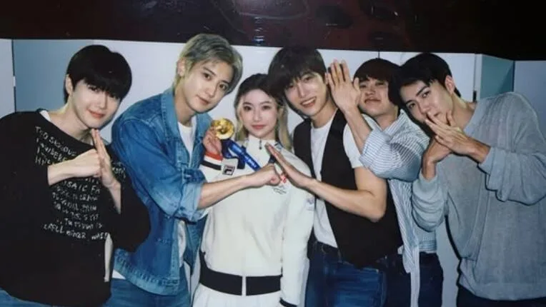 “카이, 나 약속 지켰어!”… ’13년 차 엑소 팬’의 금빛 팬심