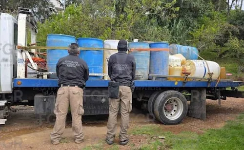 FGR asegura 12 mil 900 litros de mezcla de hidrocarburos en Hidalgo; detienen a cuatro personas