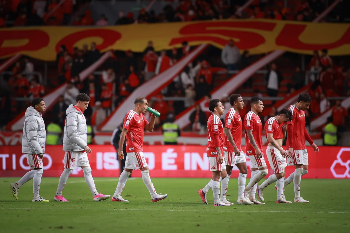 À beira do Z-4 no Brasileirão, Inter dá peso de jogo do ano ao Gre-Nal da Copa do Brasil