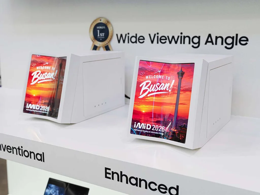 Samsung quiere que sus pantallas plegables sean perfectas. Tanto que modificó la arquitectura OLED para lograrlo