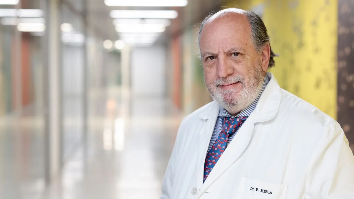 Dr. Eduardo Hevia, traumatólogo, sobre la importancia de la columna al recibir la epidural en el parto: "Puede aumentar el riesgo de una colocación inadecuada"