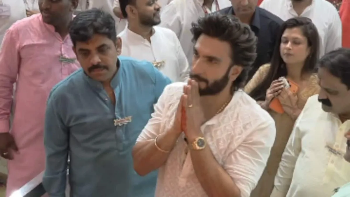 Watch: Dad-To-Be Ranveer Singh Offers Prayers At Lalbaugcha Raja. Internet Loves His 'Matured' Look