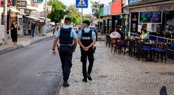 Câmara de Albufeira admite rever as medidas de segurança na Rua da Oura