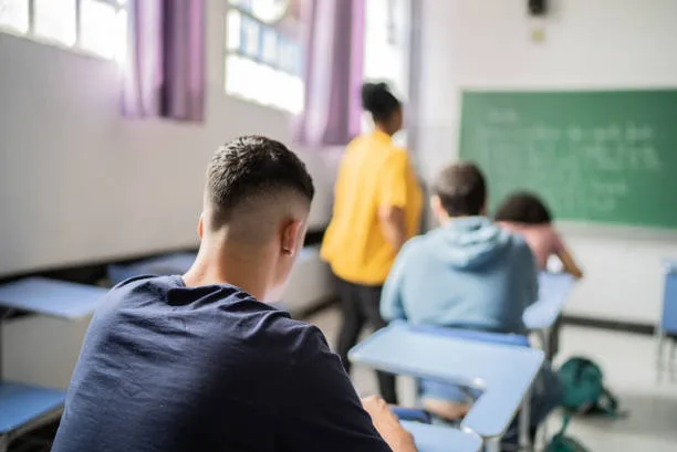Pé-de-Meia começa a ser pago nesta segunda; veja quem tem direito