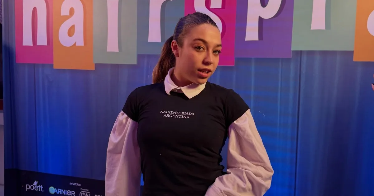 La joven artista de Turdera que brilla en el escenario con Hairspray y su sueño de vivir del teatro musical