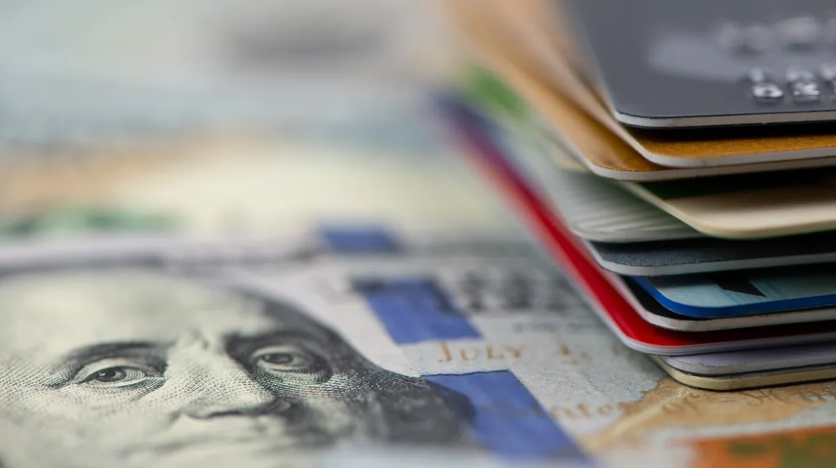 Dólar oficial y dólar tarjeta: banco por banco, a cuánto cotizan este martes 13 de octubre
