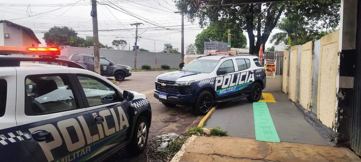 Cobrança de dívida termina em troca de tiros e casa alvejada na Vila Margarida