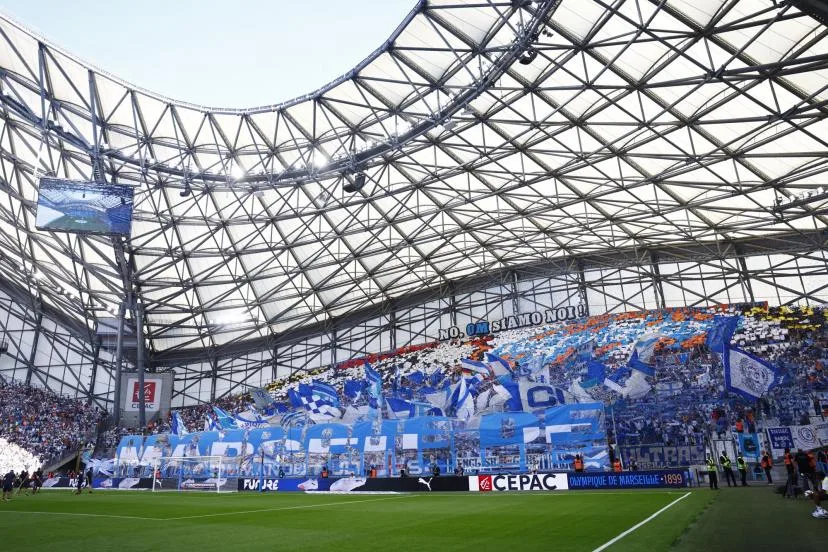 Avant le début de la saison de Ligue 1, Bruno Genesio a rencontré les leaders de groupes de supporters de l'OM