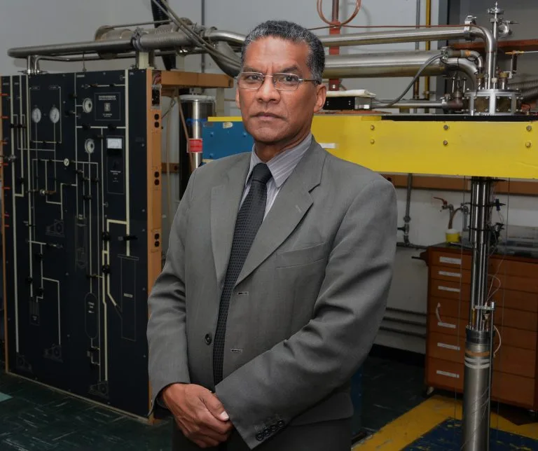 Doctor venezolano fue galardonado con el Premio Internacional de Física "Bernard Coqblin" 2026