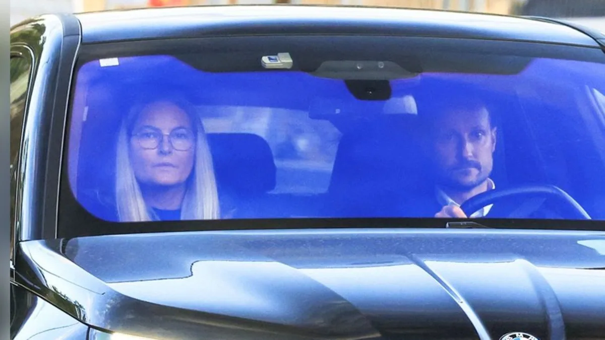 Sorge um König Harald: Haakon und Mette-Marit zurück in der Klinik