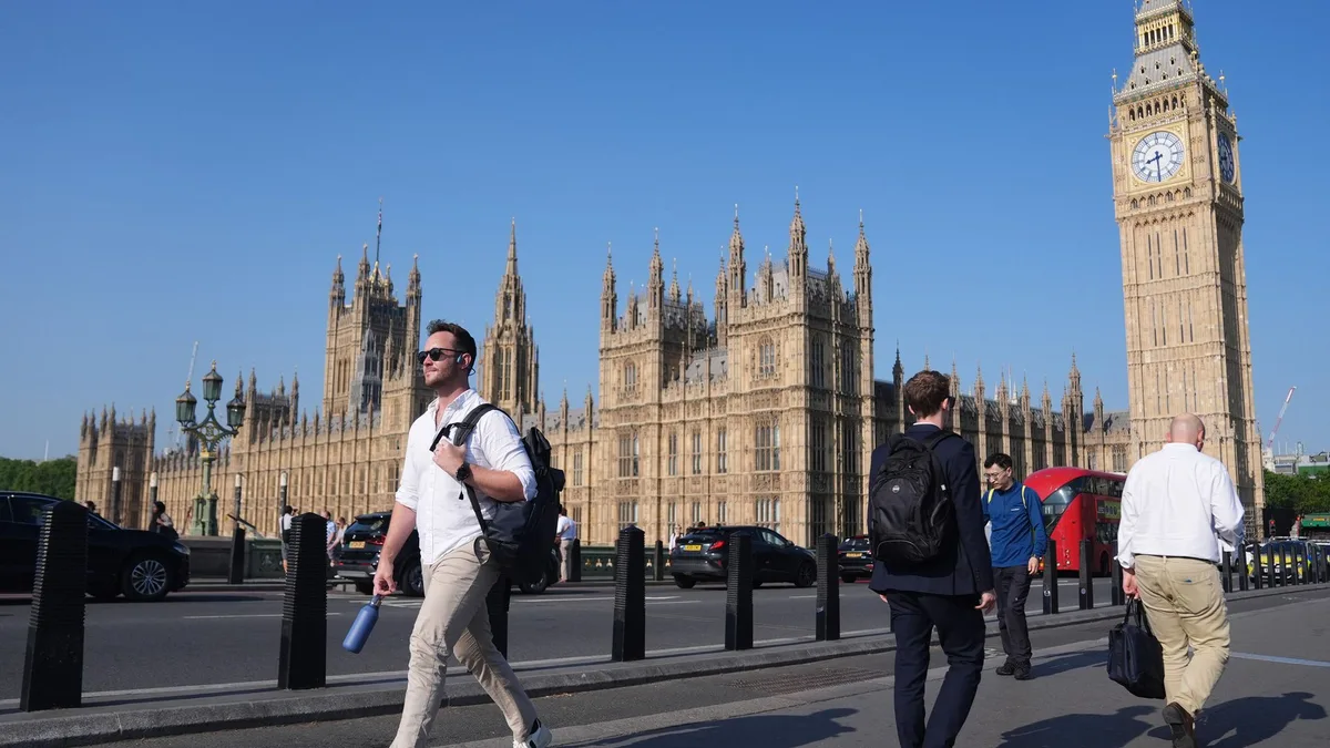 'Red flag for jobs market' as vacancies hit lowest level in five years