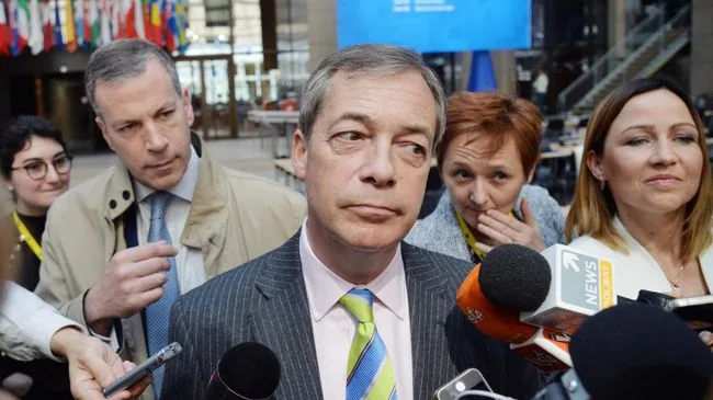 Лидер Reform UK Фараж назвал премьера Бернема лжецом