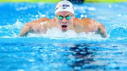 Léon Marchand se qualifie pour la finale du 200 m papillon en remportant sa demi-finale aux championnats d'Europe