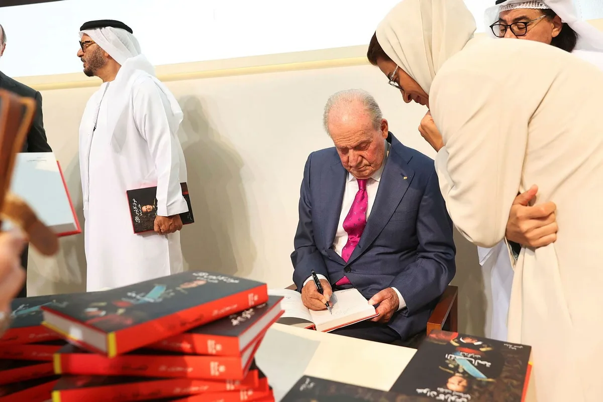 Juan Carlos I presenta sus memorias en la Feria Internacional del Libro de Abu Dabi