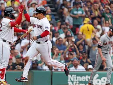 Sogard's solo homer starts Red Sox rally in 5-4 win over Giants