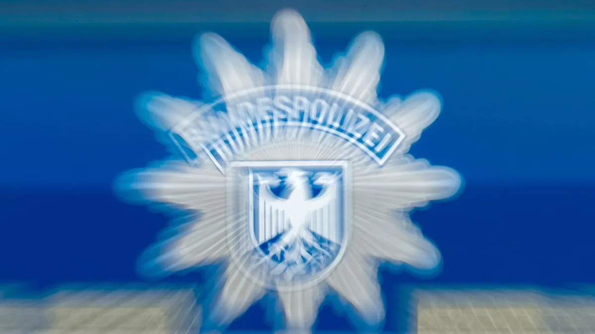 Schlägerei im Regionalzug: Gewalt im Regionalzug: Zwei 19-Jährige verletzt