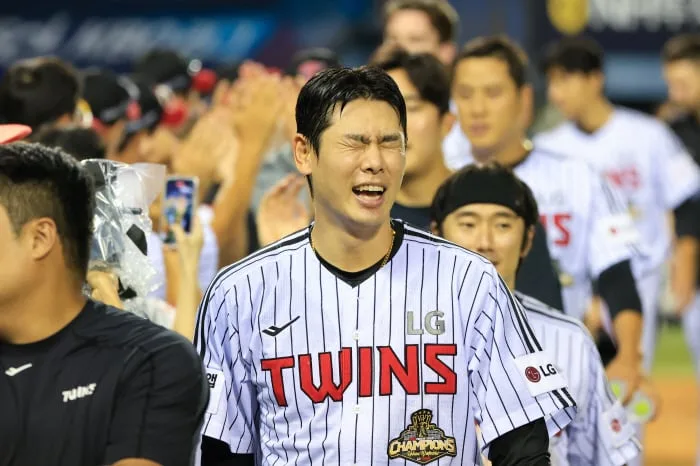 오지환이 사라졌다! '끝내기 영웅' 홍창기 9번 그대로 → LG 3연승 도전 라인업 떴다 [잠실 현장]