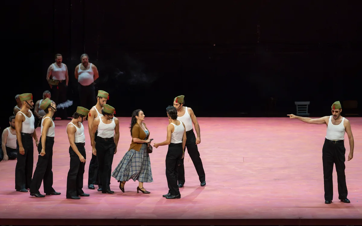 Carmen de Bizet en el Palau de les Arts; elenco problemático, poderosa dirección musical, enconada frialdad