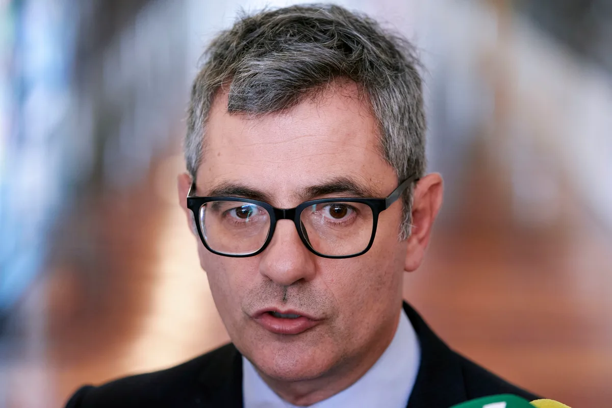 El Gobierno crea otras 500 plazas de jueces y 200 de fiscales en plena precampaña del 29-N