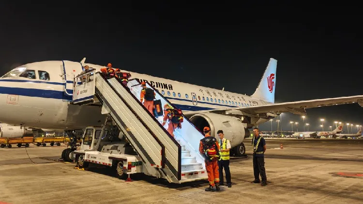 Rescuers arrive at mudslide-hit border port in SW China's Xizang